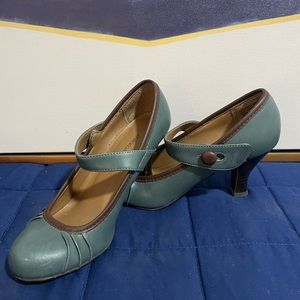 Aqua blue xhilaration heels